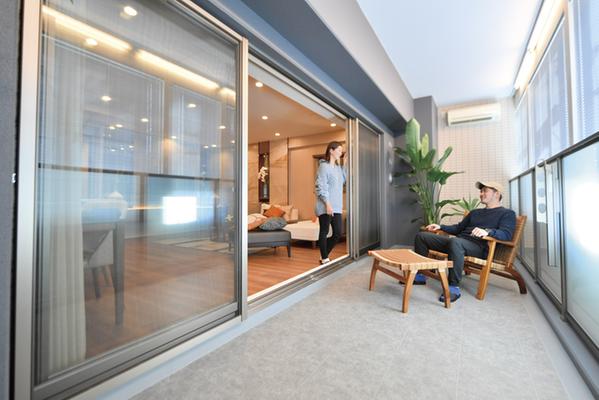 「バルコニーも広い!私たちが見学してきた中古マンションにはない広さでした」